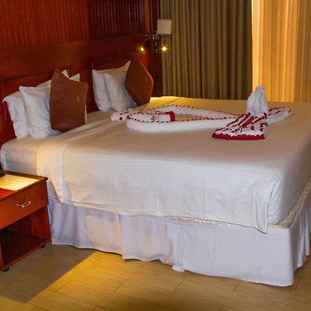 Sainte Famille Hotel Кигали Экстерьер фото