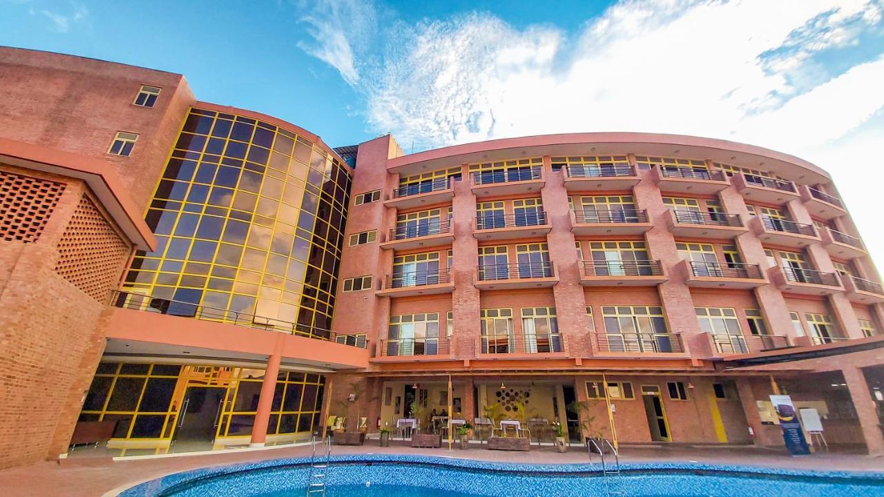 Sainte Famille Hotel Кигали Экстерьер фото