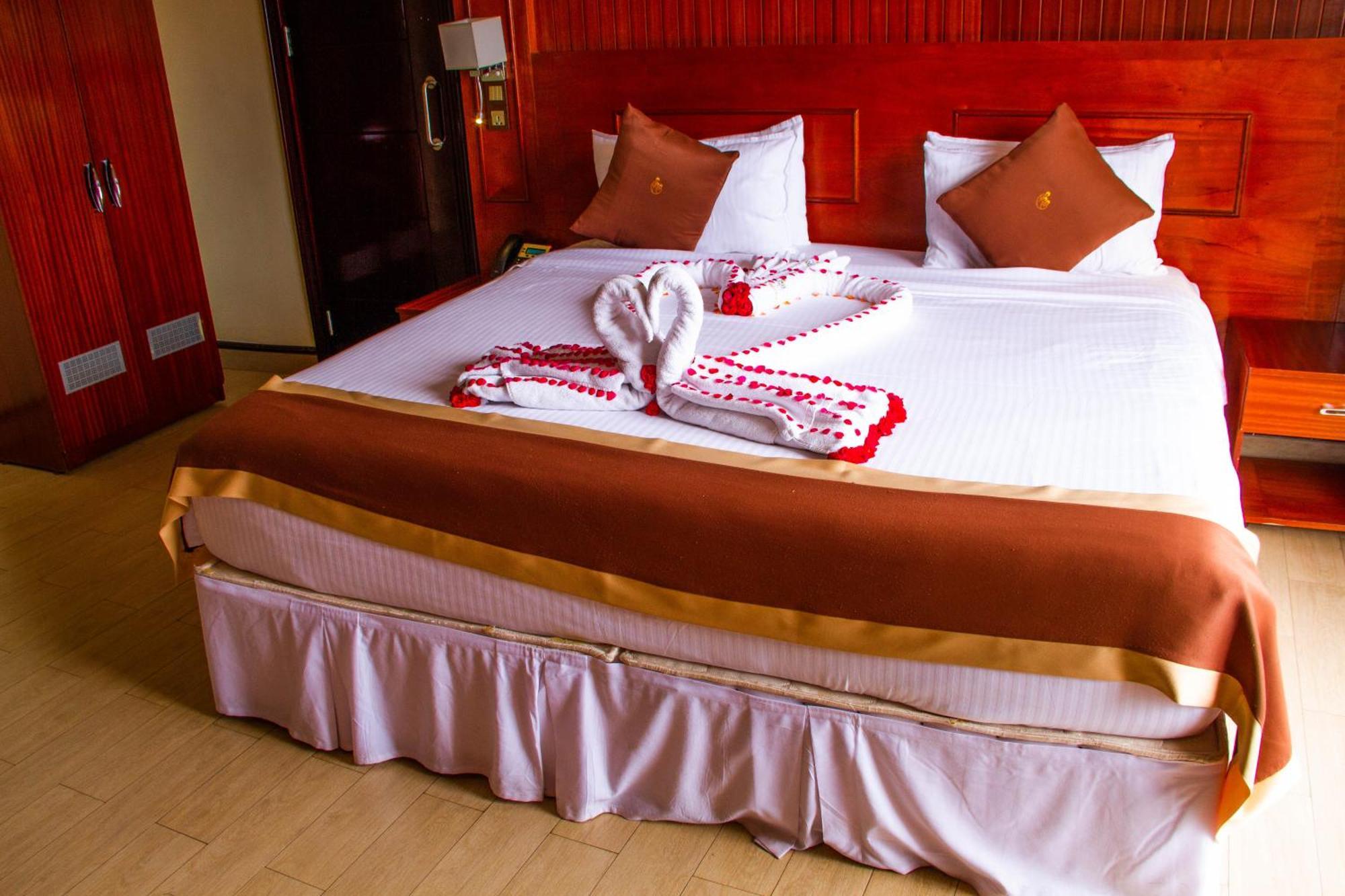 Sainte Famille Hotel Кигали Экстерьер фото