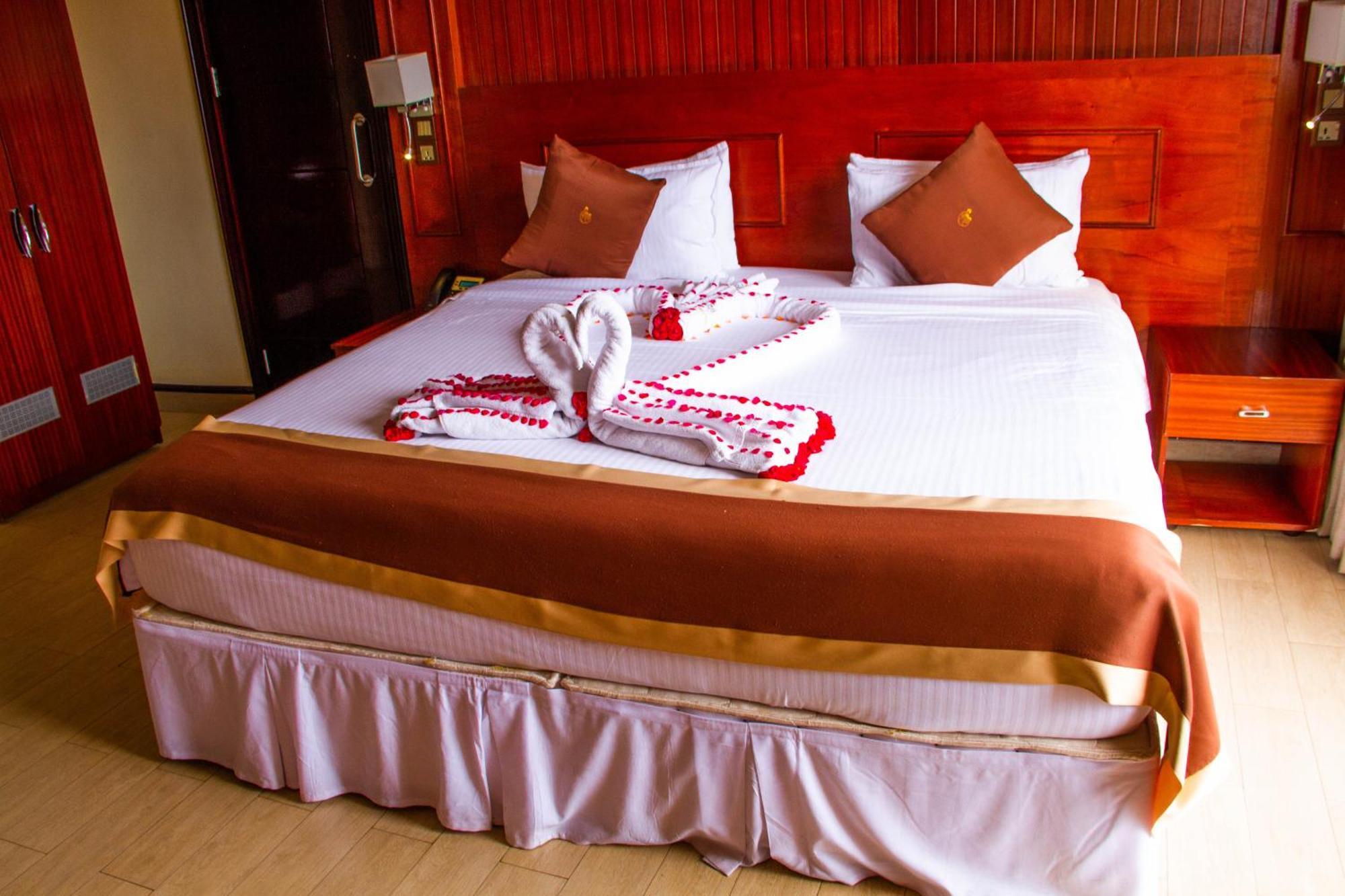 Sainte Famille Hotel Кигали Экстерьер фото